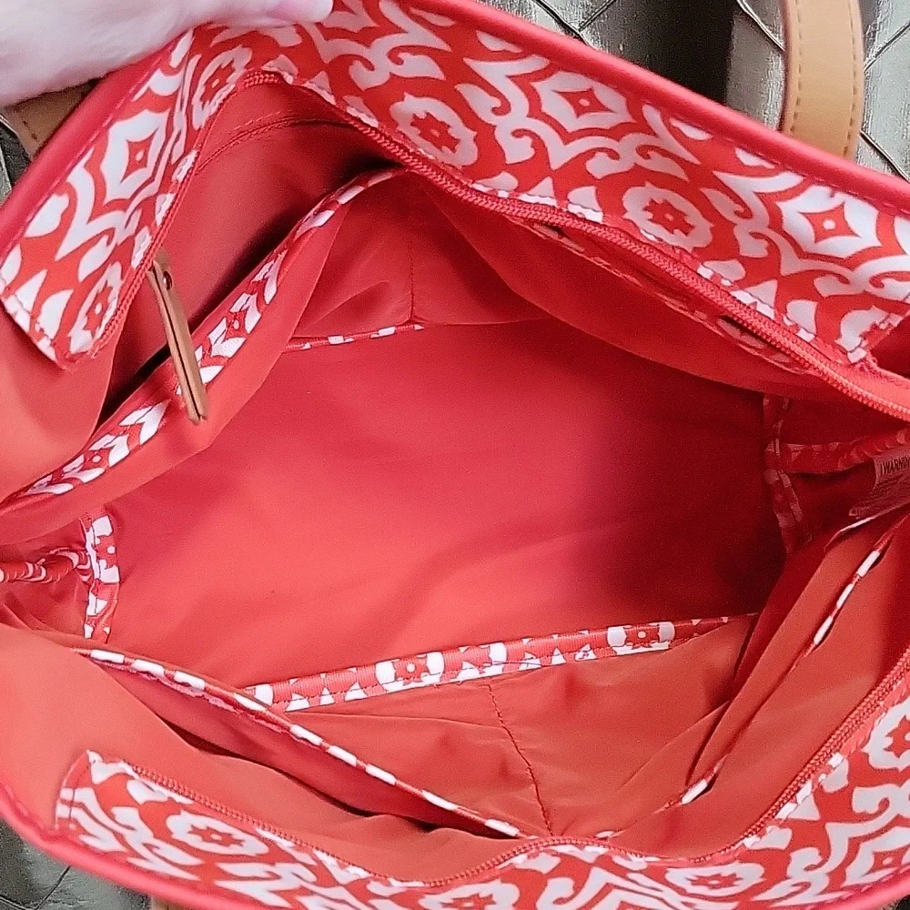VGUC- Petunia Pickle Bottom Downtown Diaper Bag \ Tote
